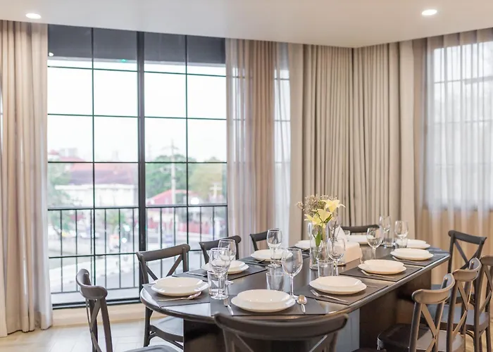 Holmes Pranakorn Hotel