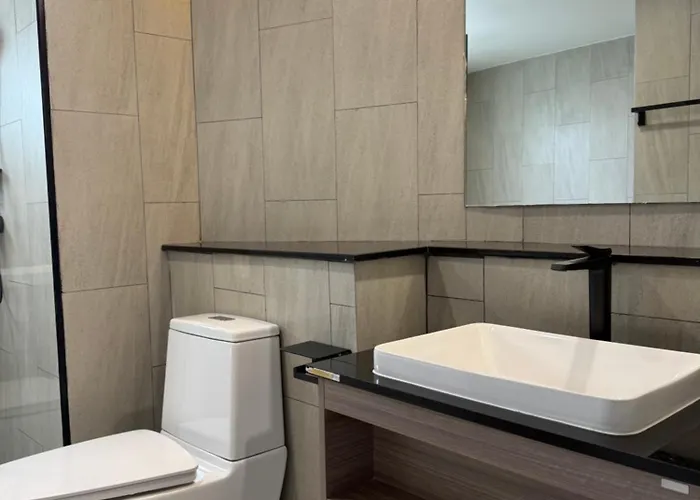 Hotel Holmes Pranakorn 3*