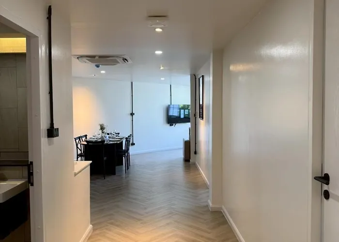 Holmes Pranakorn Bangkok