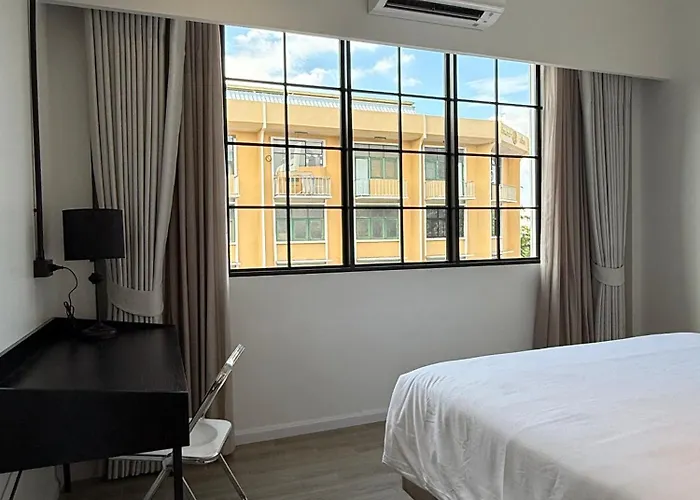 Hotel Holmes Pranakorn